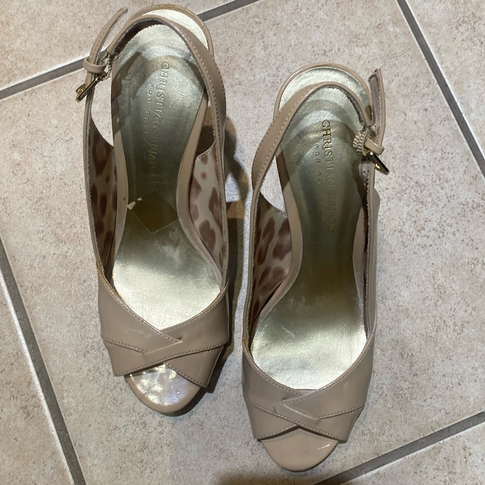 Elegant beige/cream colored, inside leopard print, barely worn strap heels.